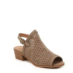 Lucky Brand Bardolph sandals size 3